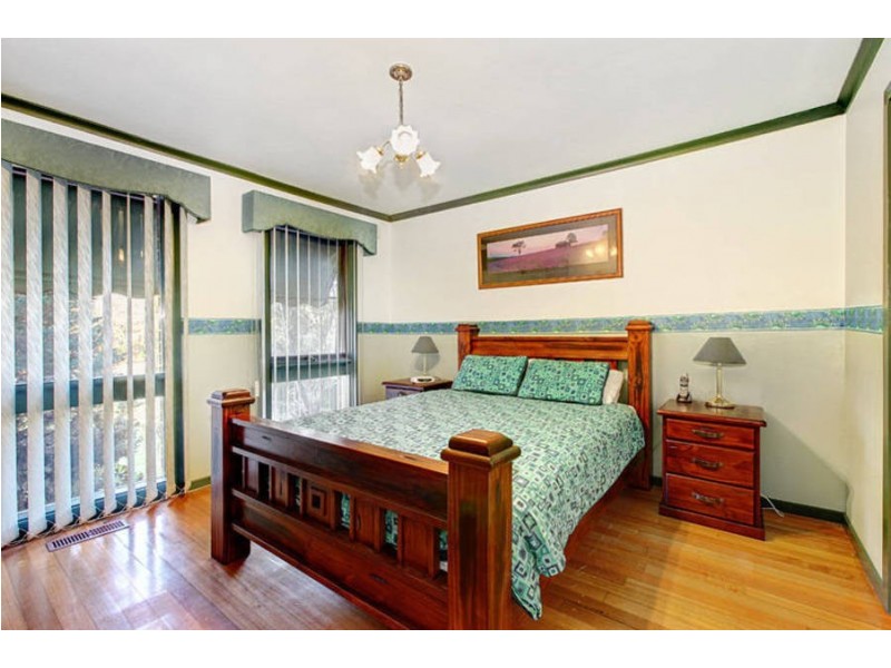 27 Strathmore Crescent, Hoppers Crossing VIC 3029