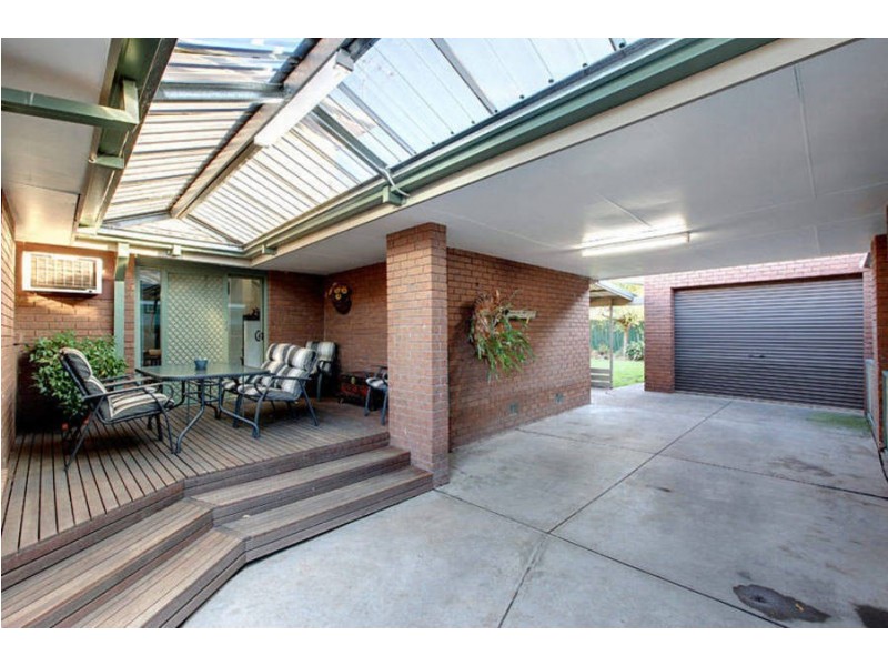 27 Strathmore Crescent, Hoppers Crossing VIC 3029