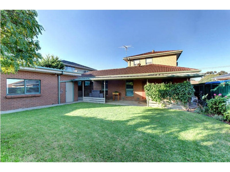 27 Strathmore Crescent, Hoppers Crossing VIC 3029