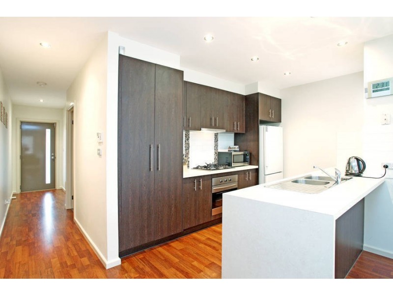 2/80A  Edwards Road, Werribee VIC 3030