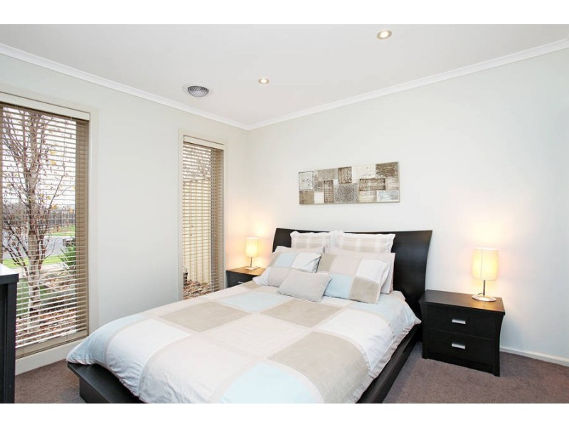 2/80A  Edwards Road, Werribee VIC 3030