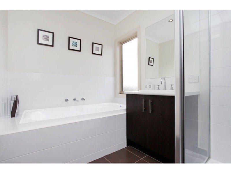 2/80A  Edwards Road, Werribee VIC 3030