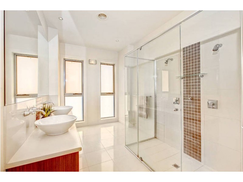 76 Riversdale Drive, Tarneit VIC 3029