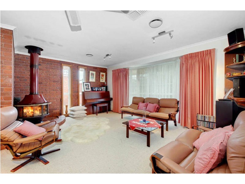 16 Riverbend Crescent, Werribee VIC 3030