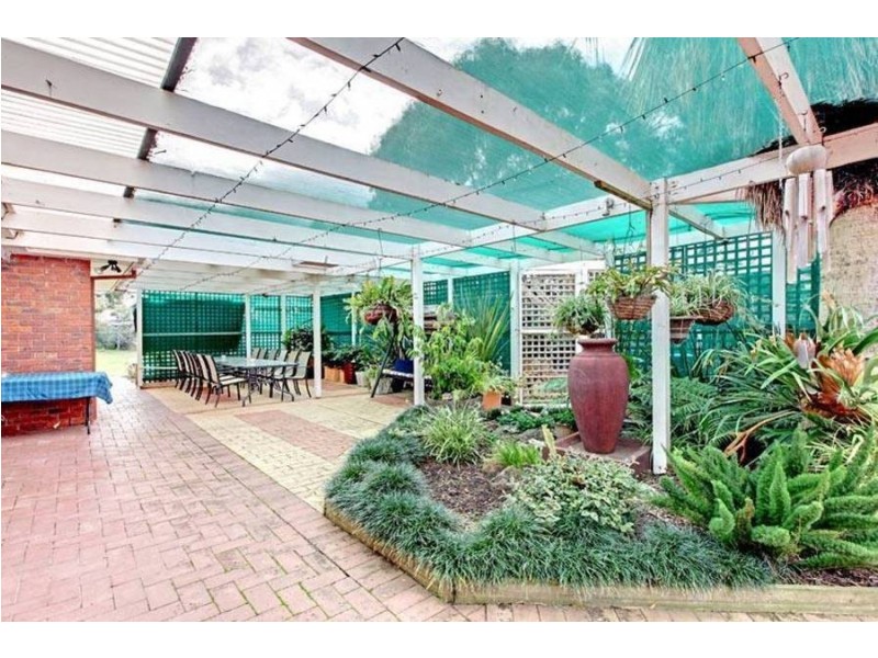 16 Riverbend Crescent, Werribee VIC 3030