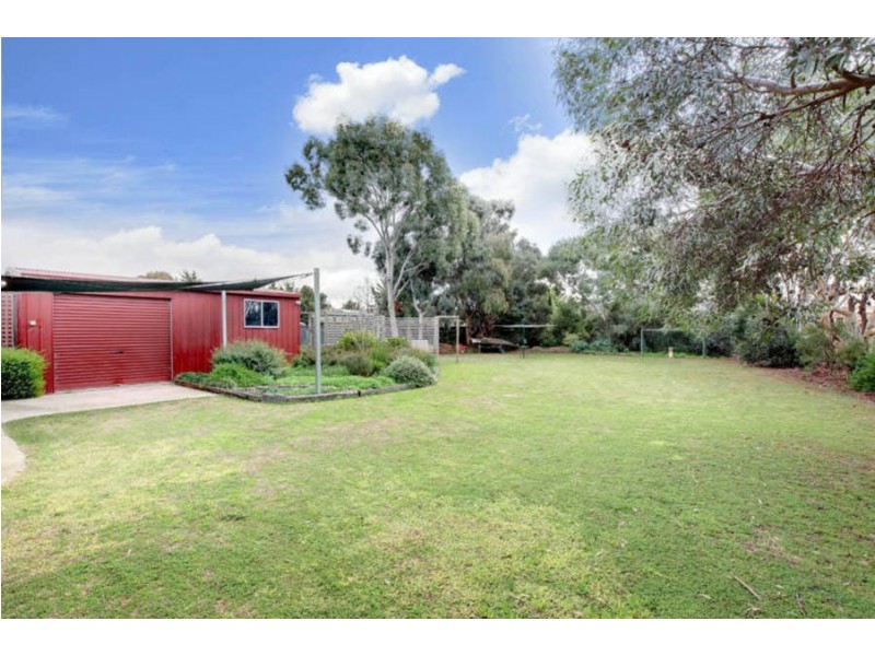 16 Riverbend Crescent, Werribee VIC 3030