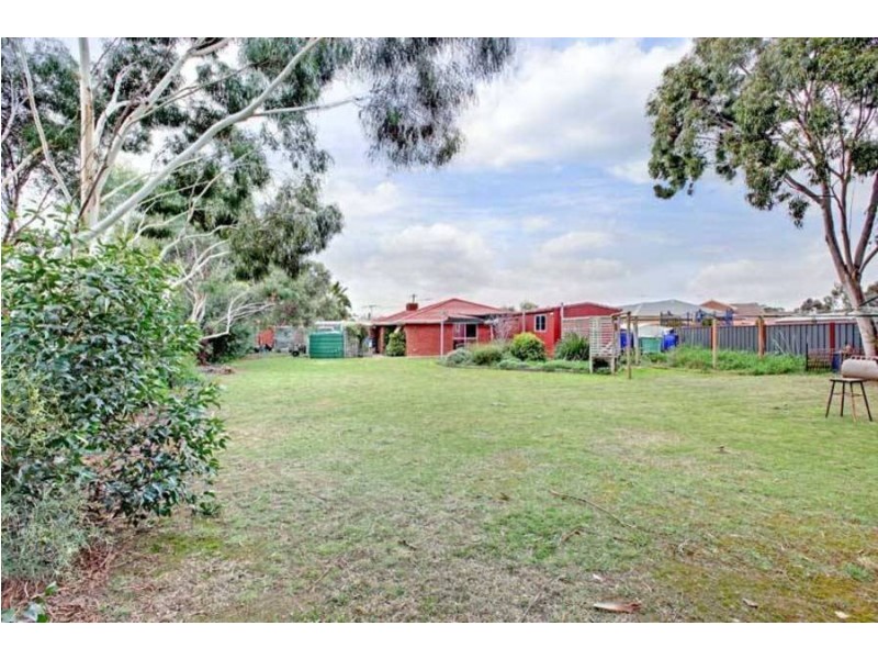 16 Riverbend Crescent, Werribee VIC 3030