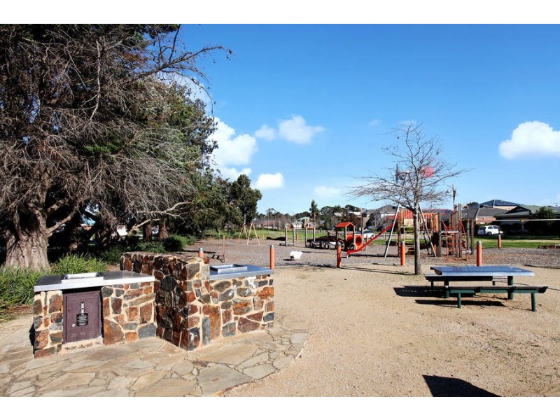 9 Almond Close, Werribee VIC 3030