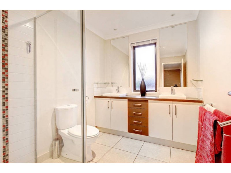 28 Carisbrook Circuit, Truganina VIC 3029