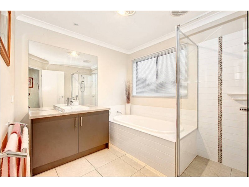 28 Carisbrook Circuit, Truganina VIC 3029