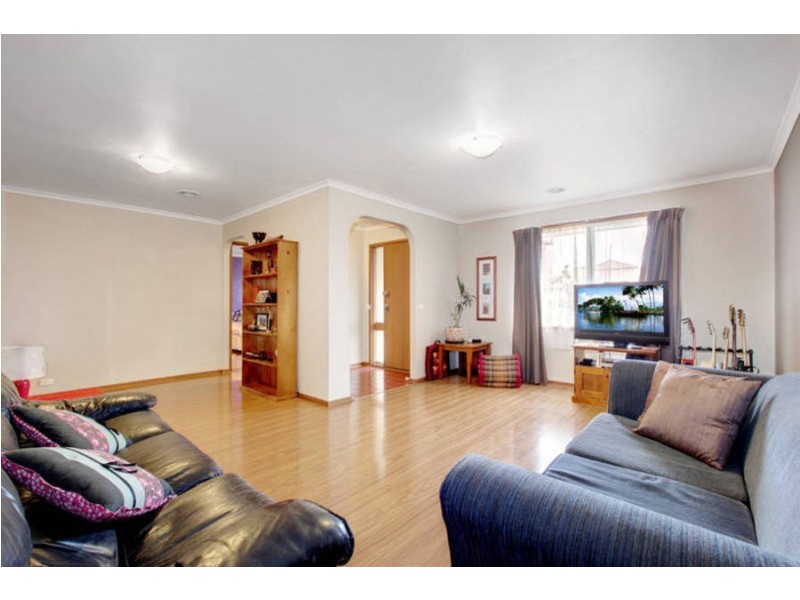 42 Weeden Drive, Werribee VIC 3030