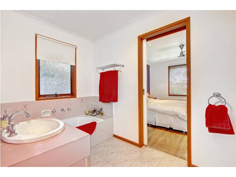 42 Weeden Drive, Werribee VIC 3030
