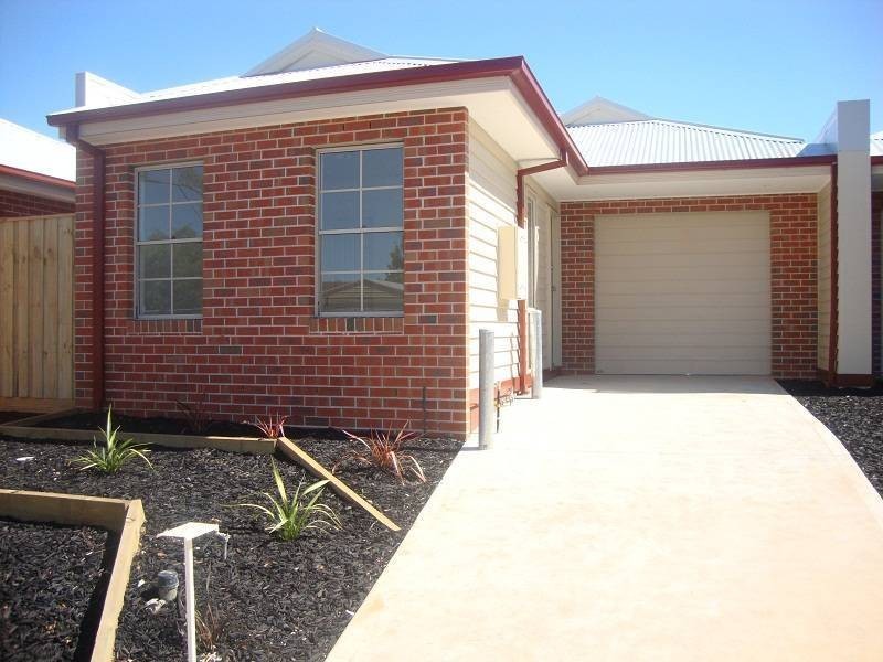 1 & 2/1 Gerald Street, Werribee VIC 3030