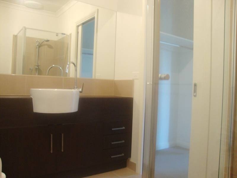 1 & 2/1 Gerald Street, Werribee VIC 3030