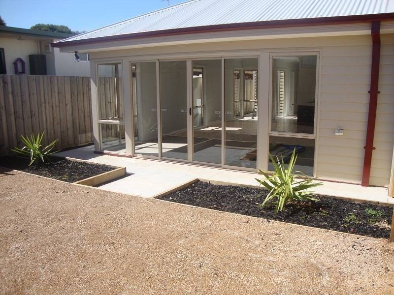 1 & 2/1 Gerald Street, Werribee VIC 3030