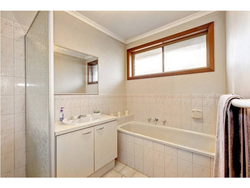 2/13 Nettlefold Avenue, Hoppers Crossing VIC 3029