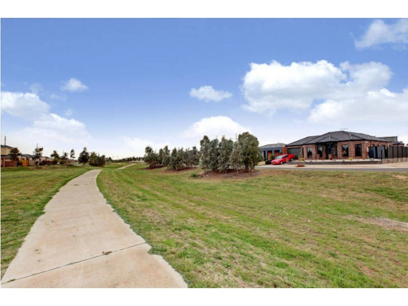 2/10 Bellinger Crescent, Wyndham Vale VIC 3024