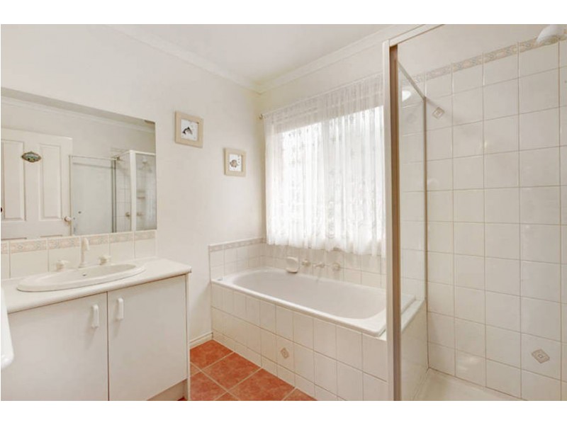 4 Parkside Walk, Hoppers Crossing VIC 3029