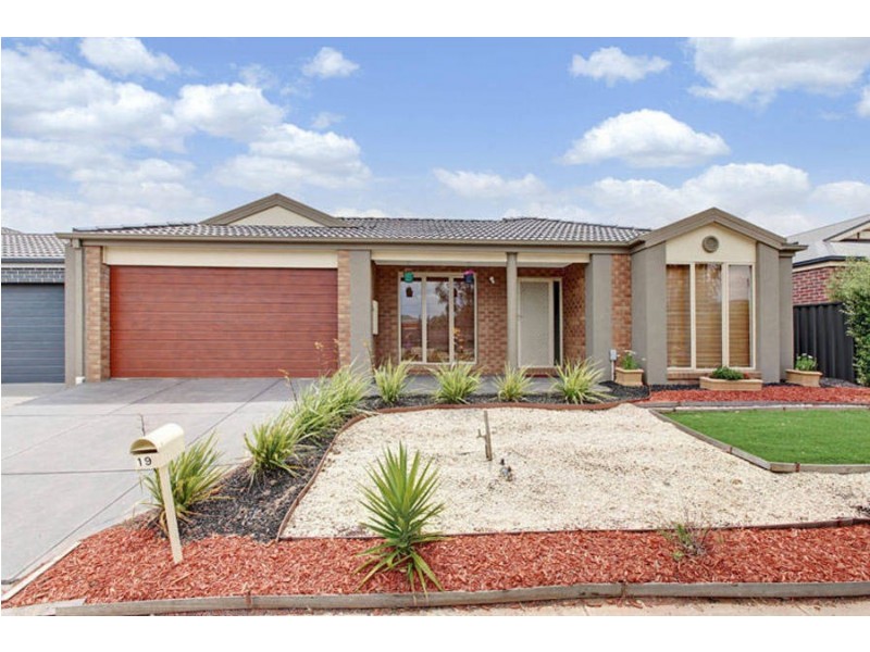 19 Bow Crescent, Wyndham Vale VIC 3024