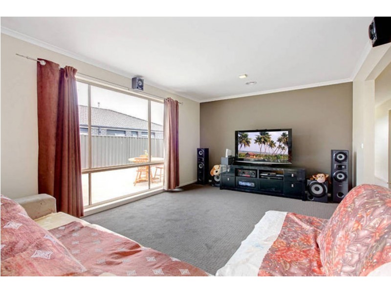 19 Bow Crescent, Wyndham Vale VIC 3024