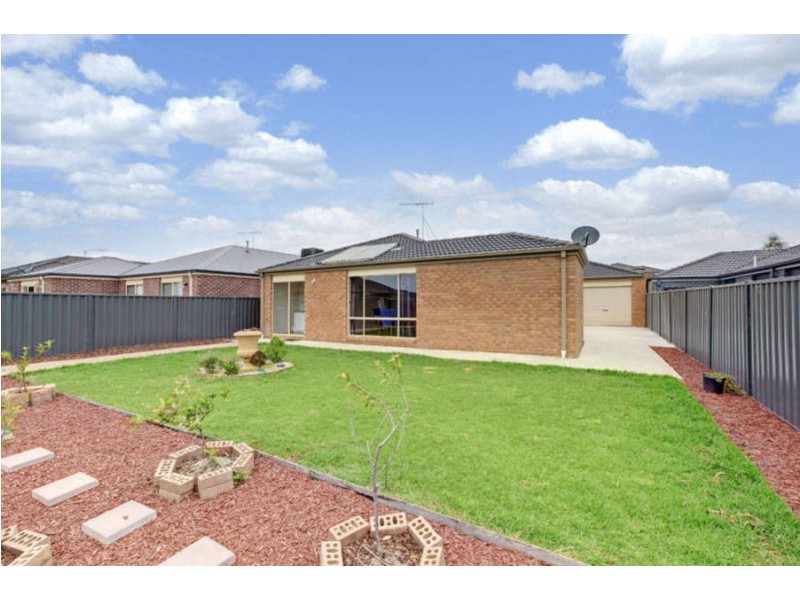 19 Bow Crescent, Wyndham Vale VIC 3024