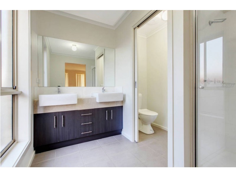 9 Butterfly Boulevard, Tarneit VIC 3029