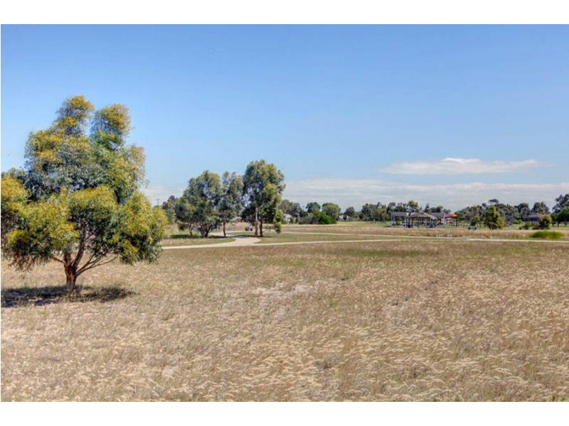 2/2-4 Rutman Close, Werribee VIC 3030