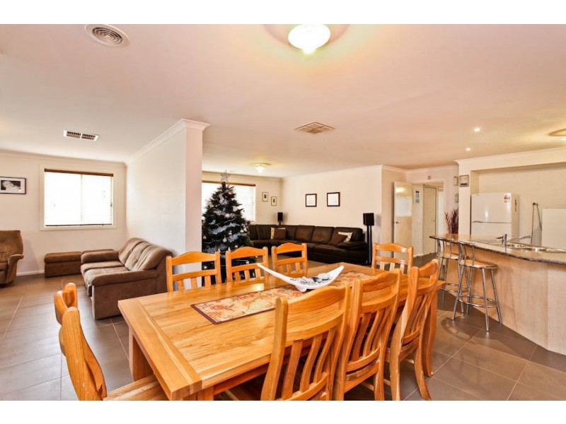 11 Edmund Drive, Tarneit VIC 3029