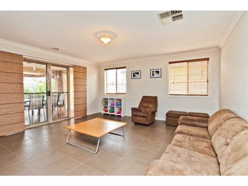 11 Edmund Drive, Tarneit VIC 3029