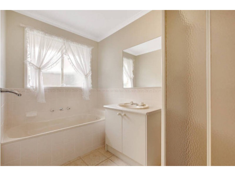 6 Chigwell Court, Hoppers Crossing VIC 3029