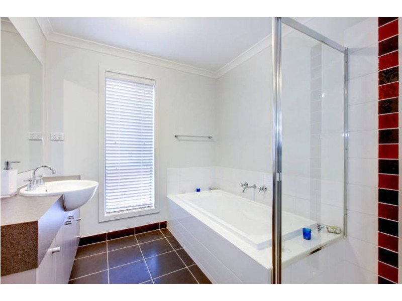 18 Bianca Boulevard, Tarneit VIC 3029