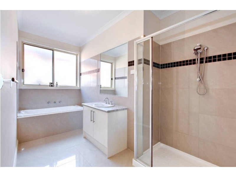 1/13 Bellinger Crescent, Wyndham Vale VIC 3024