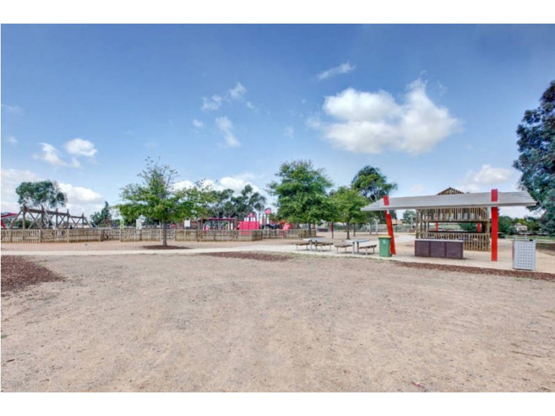 1/13 Bellinger Crescent, Wyndham Vale VIC 3024