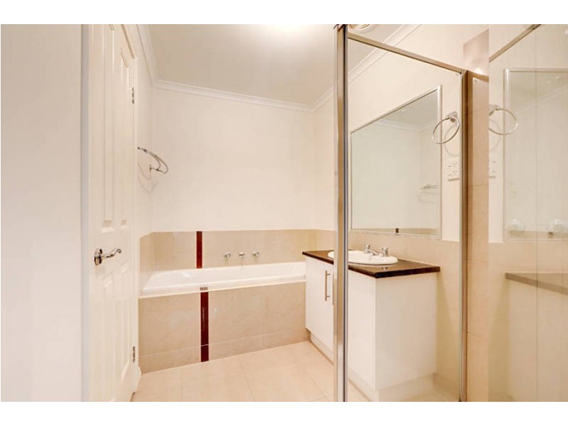 2/10 Vanderbilt Avenue, Truganina VIC 3029