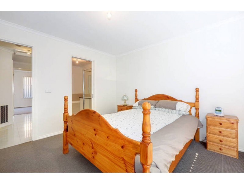2/10 Vanderbilt Avenue, Truganina VIC 3029