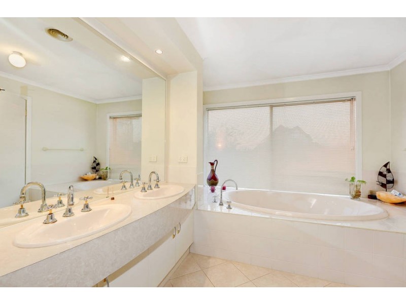13 River Run Drive, Werribee VIC 3030
