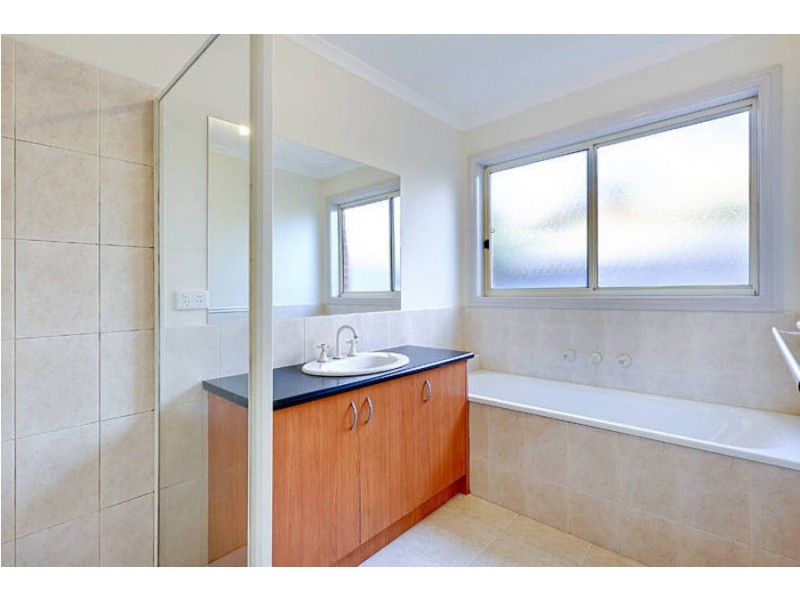 18 Falcon Street, Werribee VIC 3030