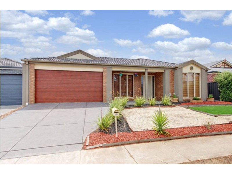 19 Bow Crescent, Wyndham Vale VIC 3024