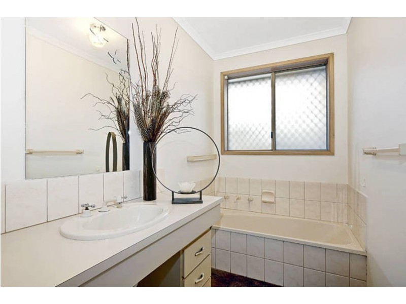 42 Whitsunday Drive, Hoppers Crossing VIC 3029