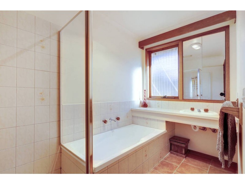9 Moss Close, Hoppers Crossing VIC 3029