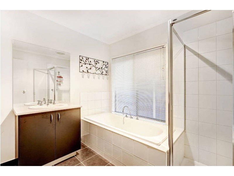 14 Yankos Drive, Werribee VIC 3030