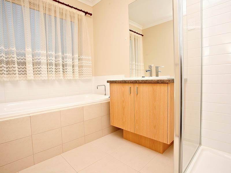 4 Gungurra Grove, Wyndham Vale VIC 3024