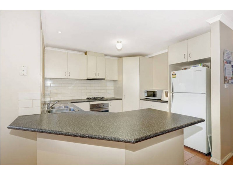 1/10 Dixon Avenue, Werribee VIC 3030