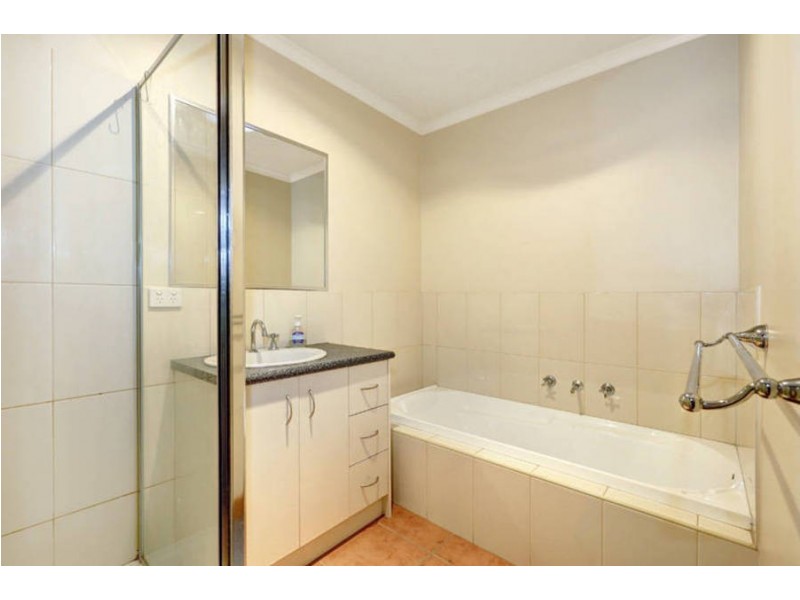 1/10 Dixon Avenue, Werribee VIC 3030