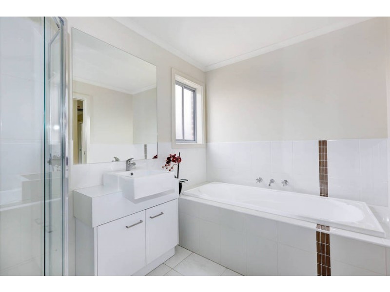 2 & 3/17 Claire Way, Tarneit VIC 3029