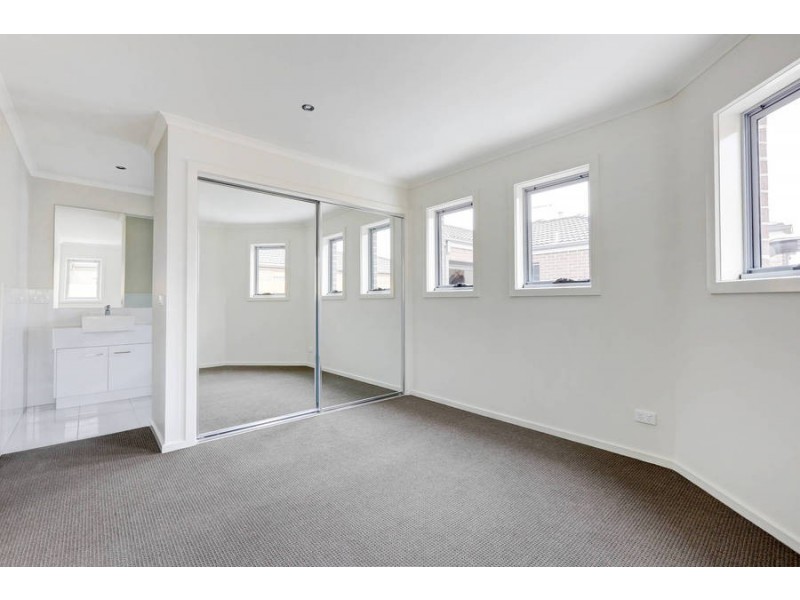 2 & 3/17 Claire Way, Tarneit VIC 3029