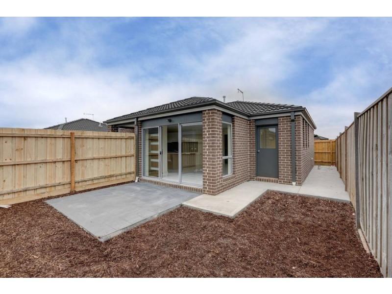 2 & 3/17 Claire Way, Tarneit VIC 3029
