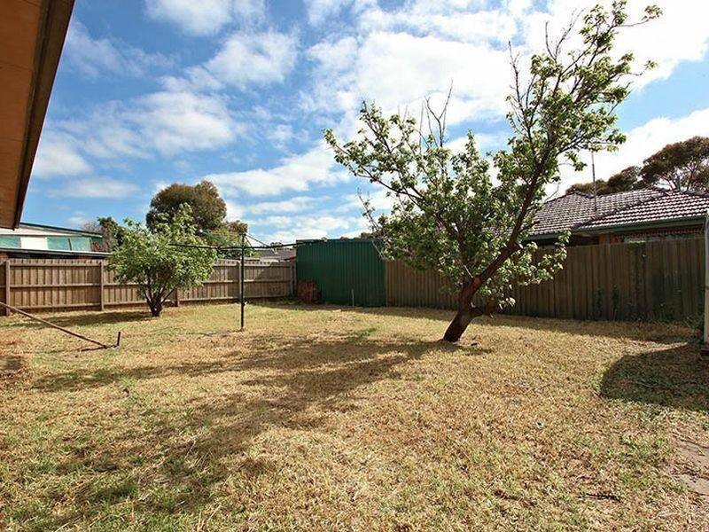 4 Whiton Grove, Wyndham Vale VIC 3024