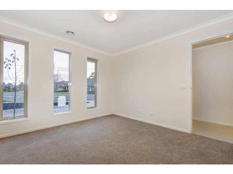 5 Wattle Avenue, Werribee VIC 3030