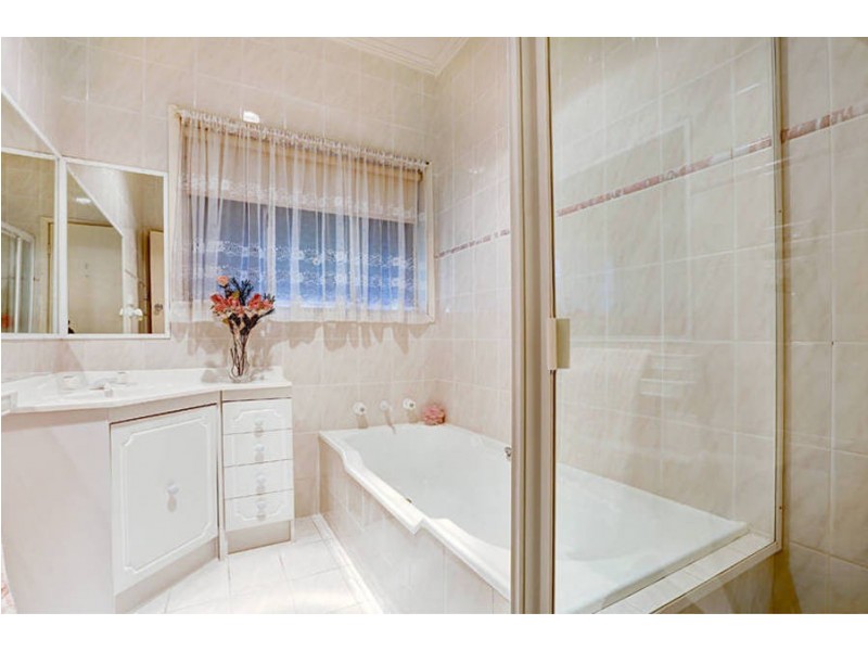 2 Leigh Street, Werribee VIC 3030